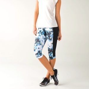 Lululemon Stop At Nothing Crop Size 4 Blue Black Blooming